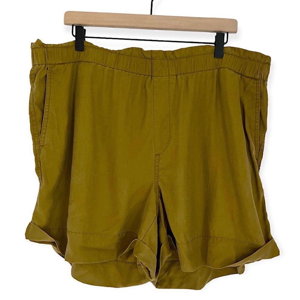 Loft Women’s Rolled Hem Shorts in Dark Yellow Size XL‎